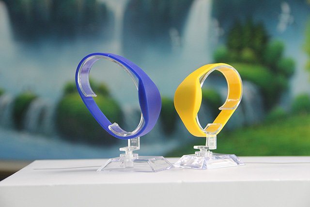 一種用松緊腕帶制成的折疊保鮮盒