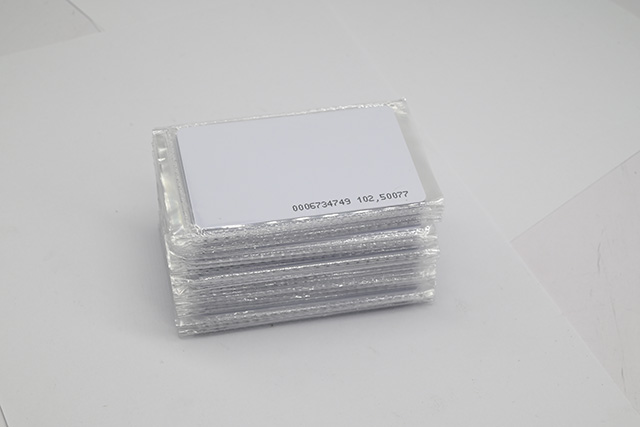 RFID系統主要由讀寫器、應答器和后臺計算機組成