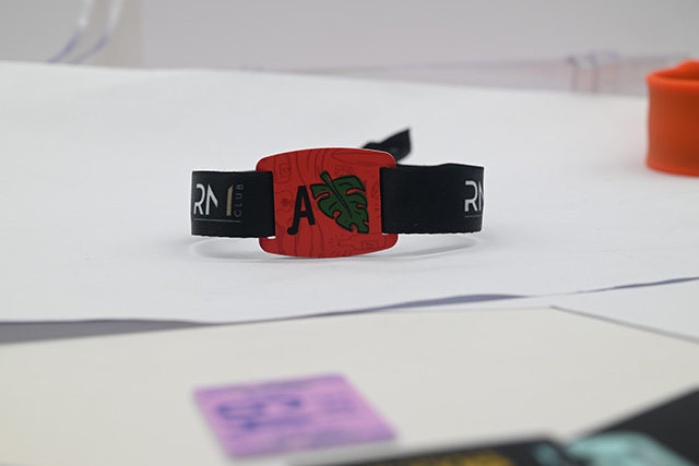 條碼卡和條碼技術是如何實現的?